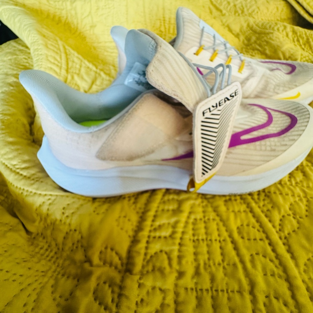 NIKE Pegasus Flyease Women's Cream, Fuschia Athletic Sneaker Shoes Sz 8 Velcro - Picture 4 of 15